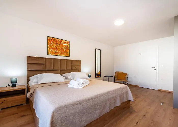 Marta * מאנדרה